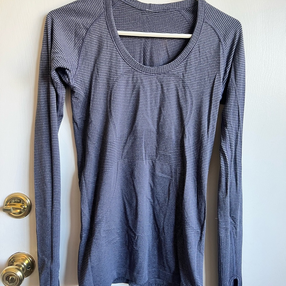 Lululemon Athletica Gray Fitted Long Sleeve Workout Top
